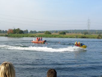 Wasserwacht Mainparksee Fotos von der Übung des Wasserrettungszuges